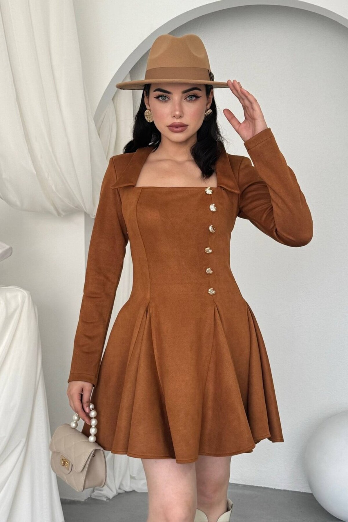 Veras Broş Detaylı Elbise