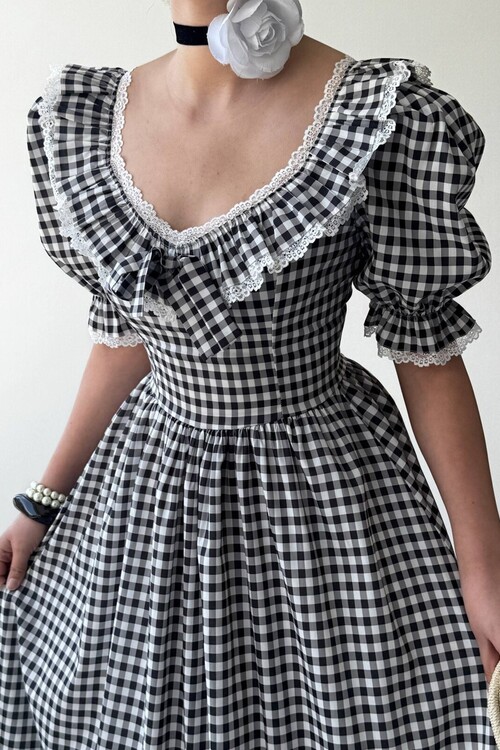 Geun Ruffle Collar Dress