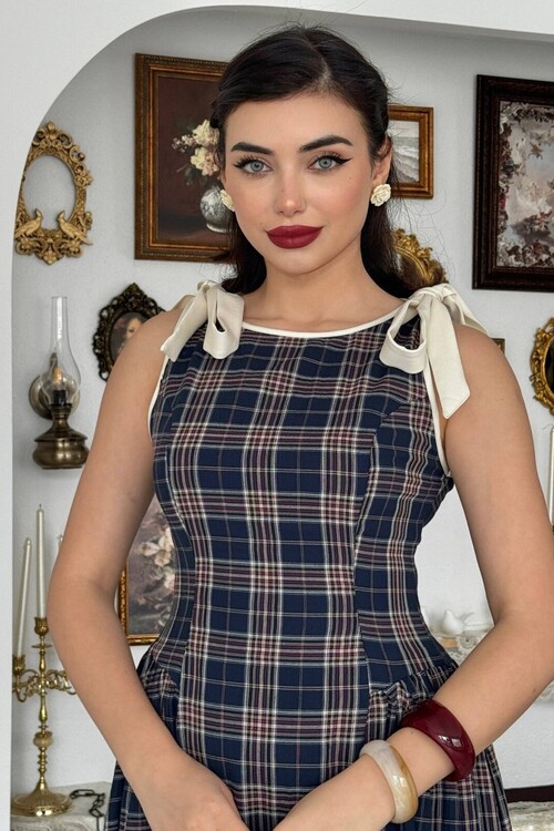 Mumu Fiyonk Detaylı Elbise