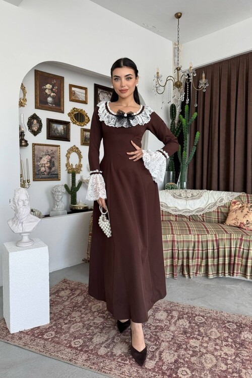Ruyn Dress with Brooch Detail