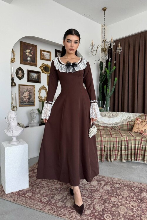Ruyn Dress with Brooch Detail