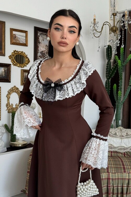 Ruyn Dress with Brooch Detail