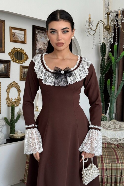 Ruyn Dress with Brooch Detail