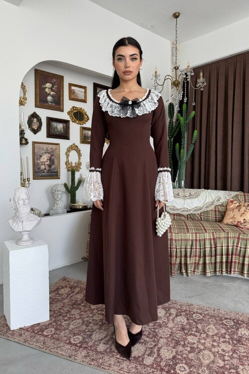 Ruyn Dress with Brooch Detail
