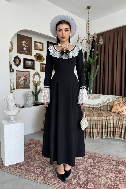 Ruyn Dress with Brooch Detail