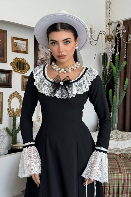 Ruyn Dress with Brooch Detail