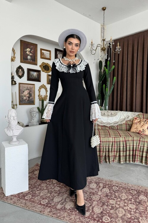 Ruyn Dress with Brooch Detail