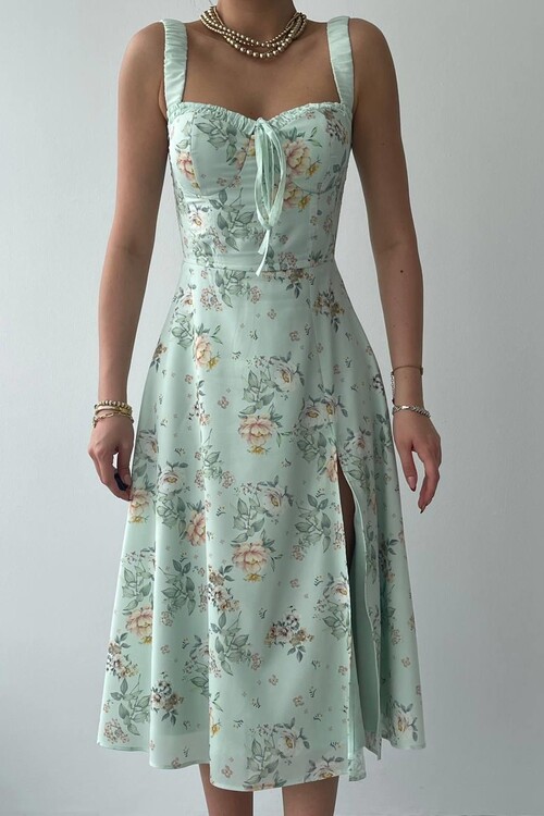 Anjelik Yırtmaç Detaylı Elbise