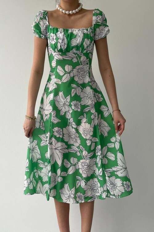 Kare Yaka Çiçekli Elbise