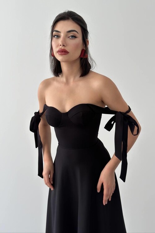 Tiyenna Midi Dress