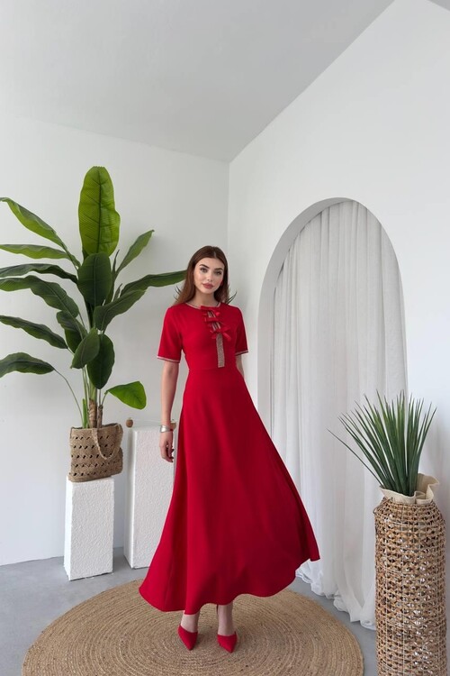 Wera Taşlı Fiyonk Detaylı Elbise