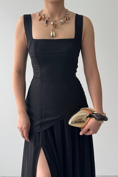 Luen Dress with Slit Detail