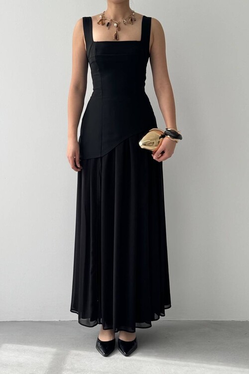 Luen Dress with Slit Detail