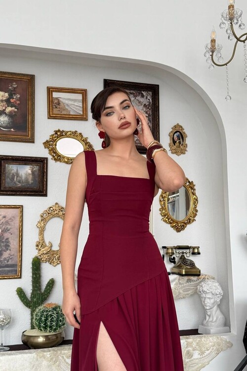 Luen Dress with Slit Detail