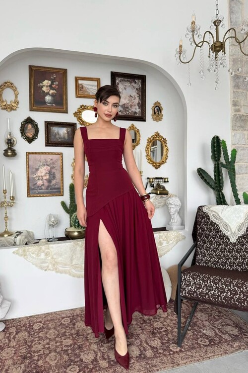 Luen Dress with Slit Detail