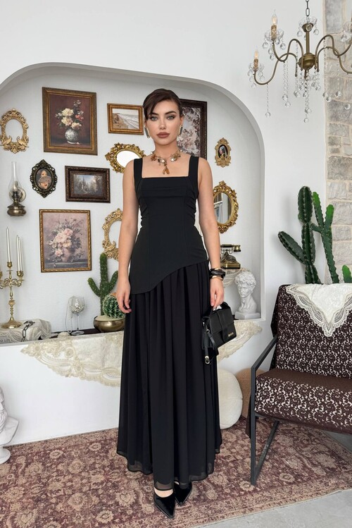 Luen Dress with Slit Detail