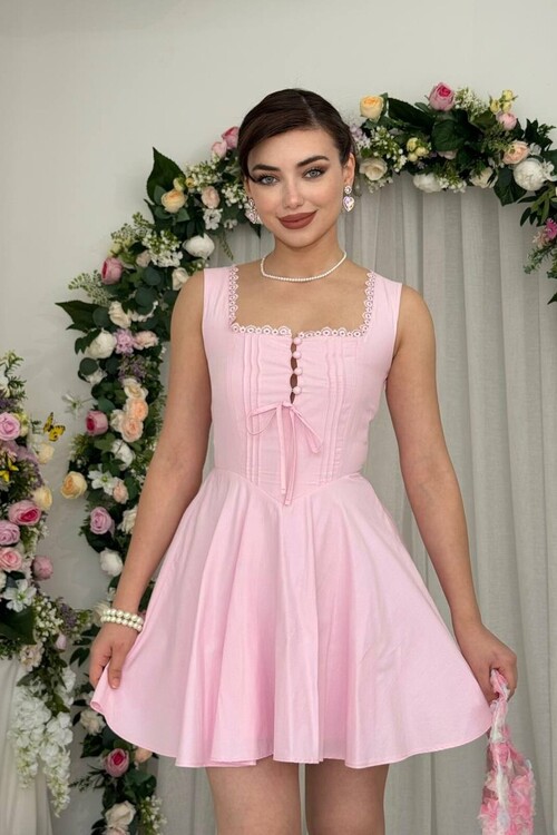 Nuklu Düğme Detaylı Elbise