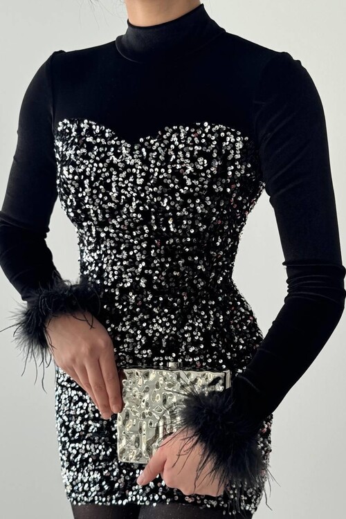 Tepu Tüy Detaylı Elbise